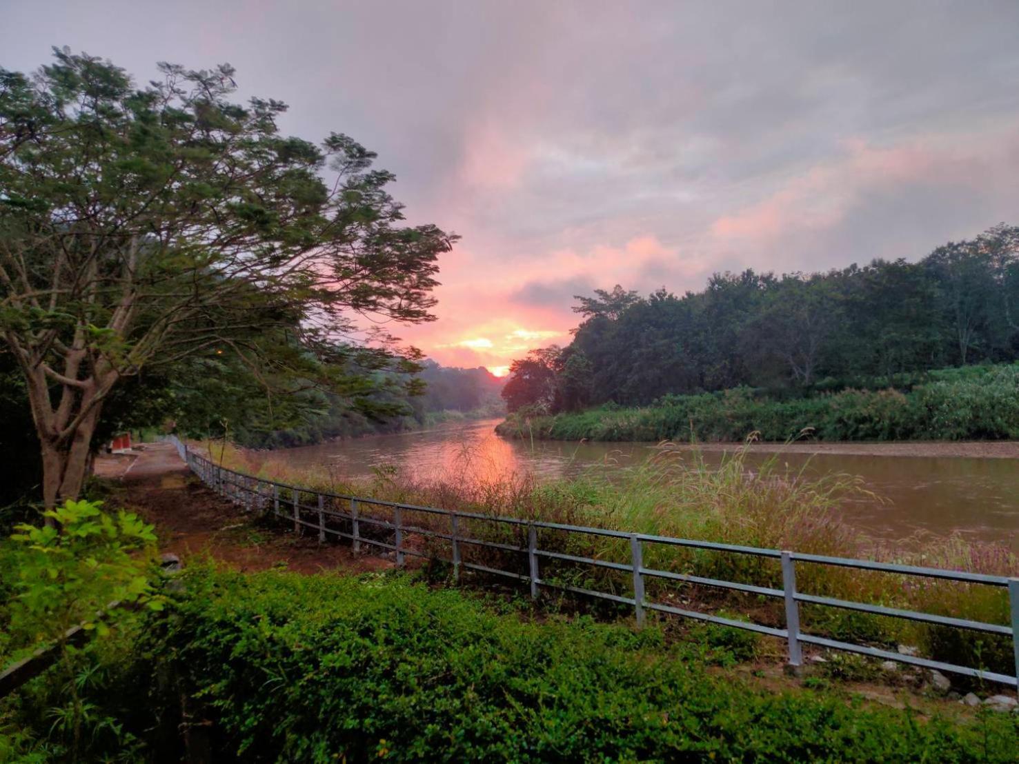 ริมกก โฮมสเตย์ Rim-Kok Homestay Chiang Rai Exterior photo